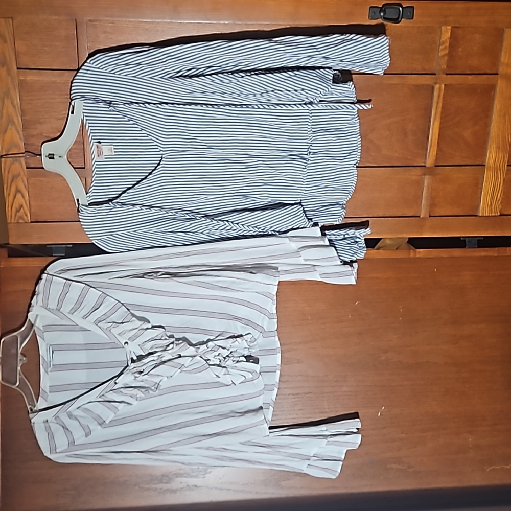 Lot of 2 Blouses small/med